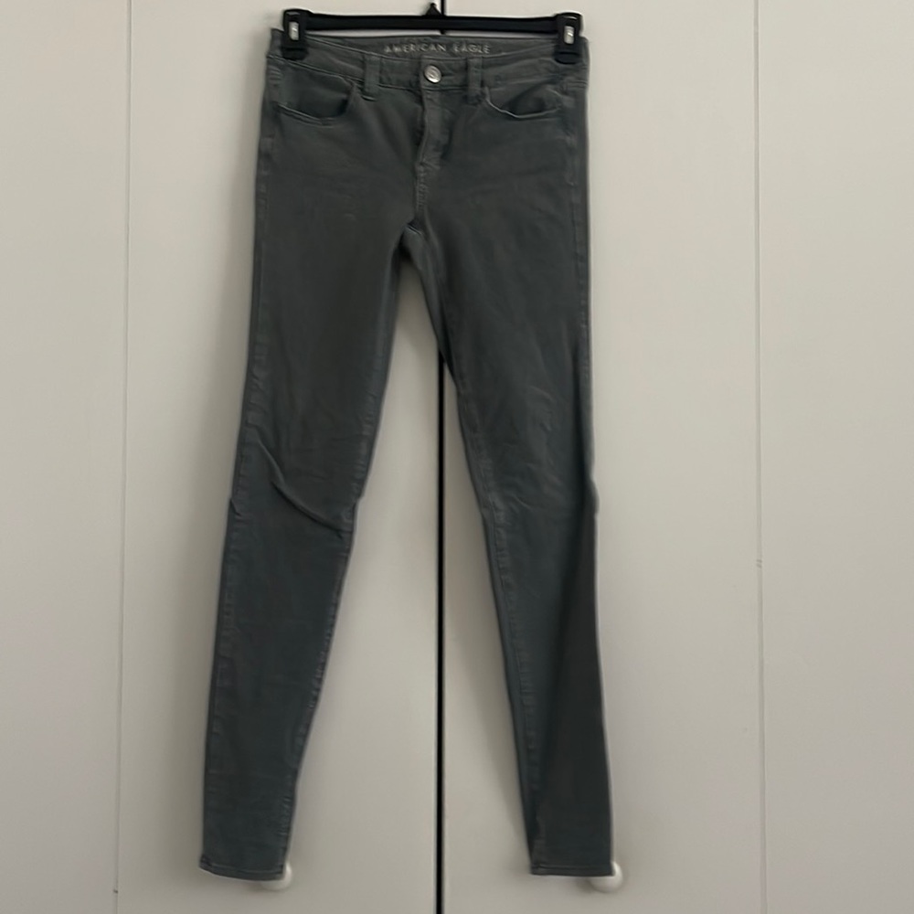American Eagle Stretch Jean. Size 4. Gray.